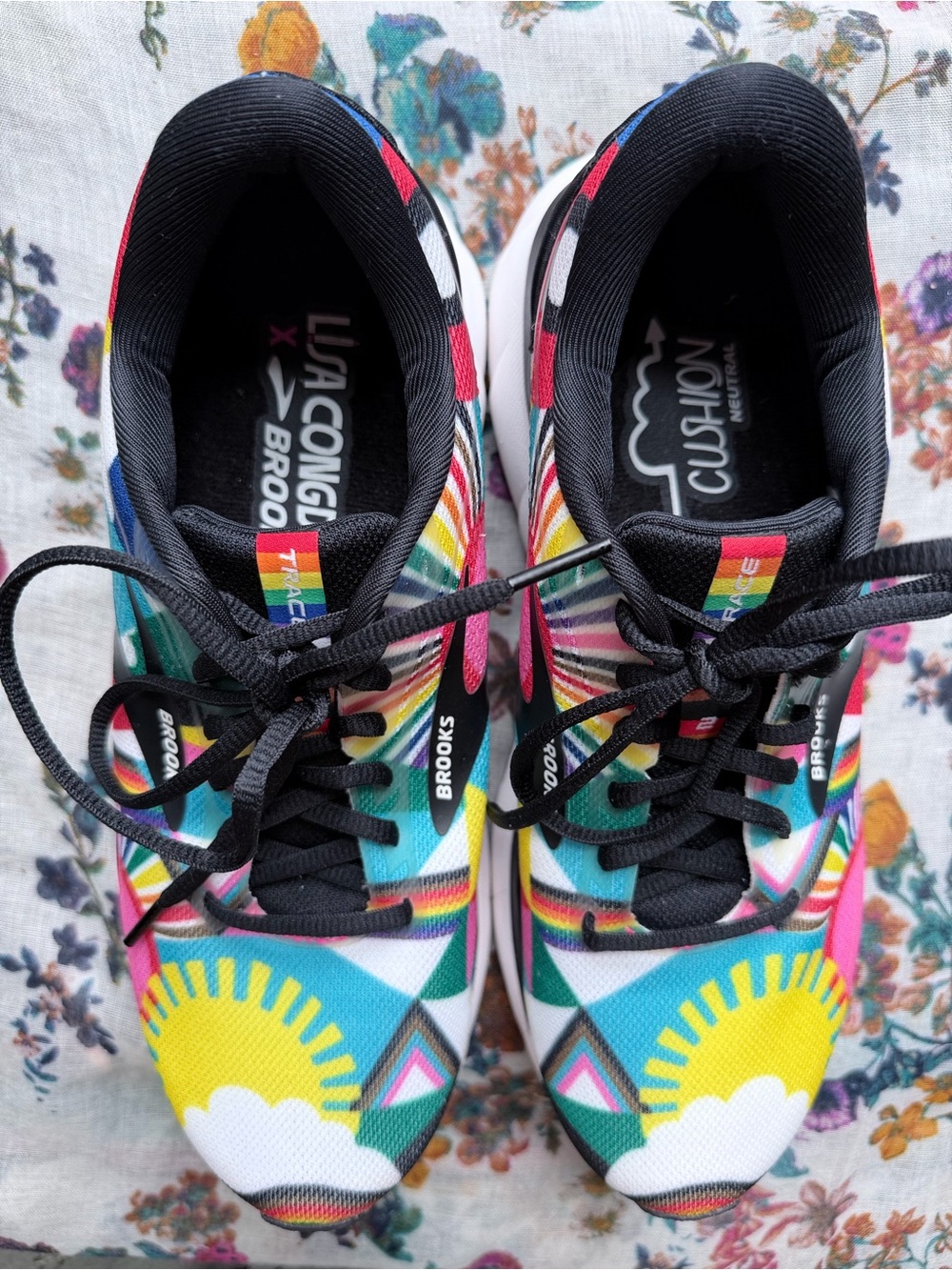 Brooks Trace 2 Lisa Congdon Rainbow Running Shoes Women’s 9 - Picture 8 of 8